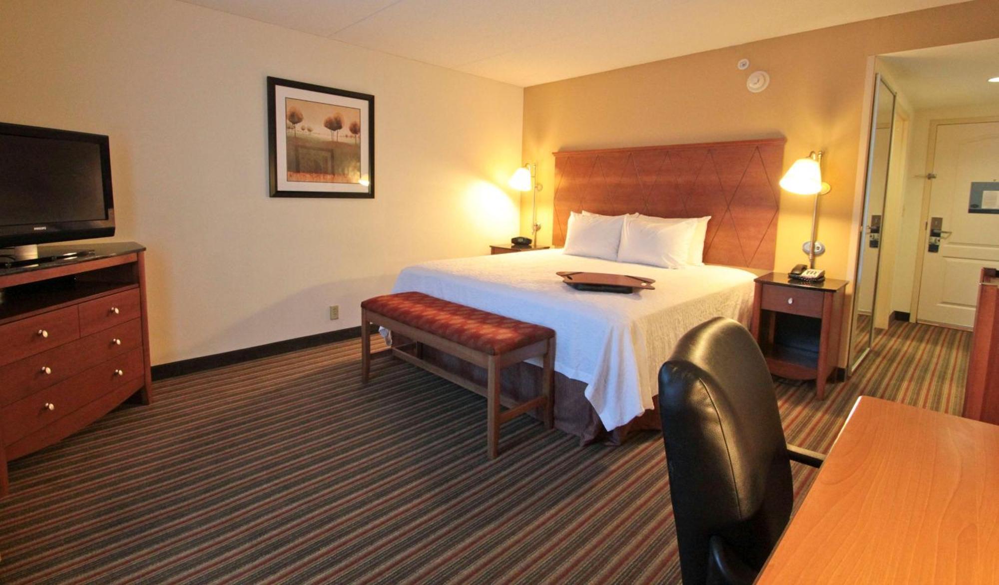 Hampton-newport News Hotel 3*